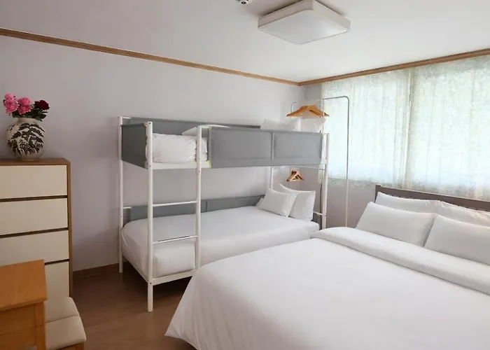 Joyㅡgroups & Families Up To 17ㅡ6br Whole Houseㅡwalk To Gyeongbokgung *